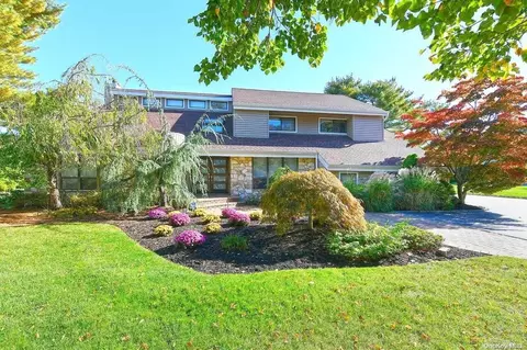 14 Swarthmore Ln, Dix Hills, NY 11746