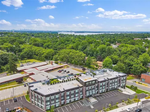 218 Middle Neck Rd #110, North Hempstead, NY 11021
