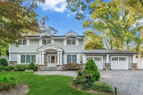4 Leroy St, Dix Hills, NY 11746