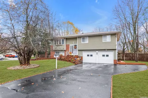 221 Locust Dr, Bay Shore, NY 11706