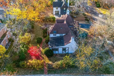 44 Arleigh Rd, North Hempstead, NY 11021