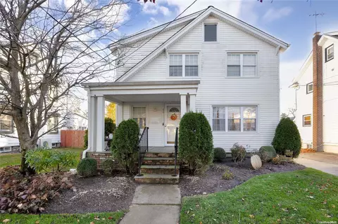 60 Jarvis Pl, Lynbrook, NY 11563