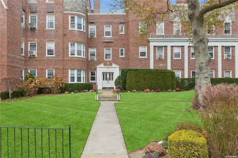 106 South Vlg #3B, Rockville Centre, NY 11570