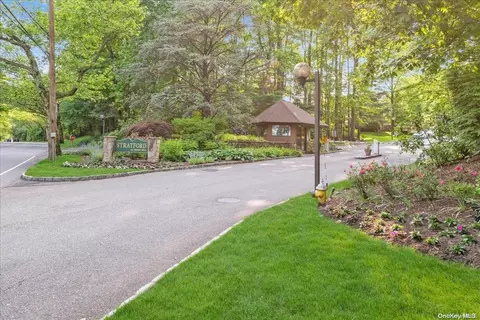 24 Yale Dr #24, North Hempstead, NY 11030