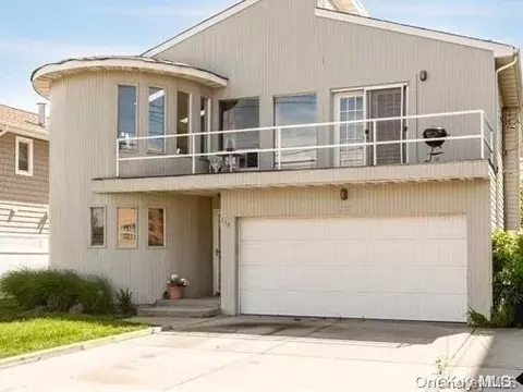 118 Magnolia Blvd, Long Beach, NY 11561