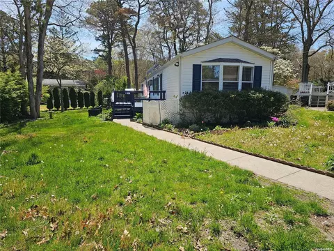 525- D24 Riverleigh Ave, Riverhead, NY 11901