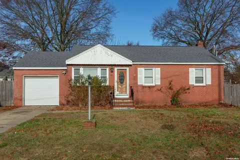 617 Peconic Ave, West Babylon, NY 11704