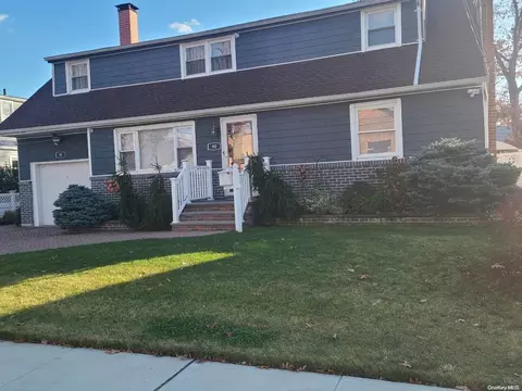 90 Beechwood Ave, Roosevelt, NY 11575