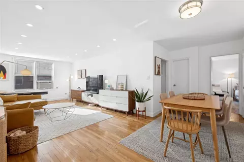 67-30 Clyde St #4H, New York, NY 11375