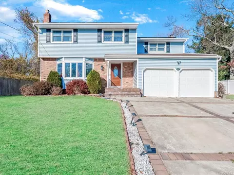 181 Hampton, Deer Park, NY 11729