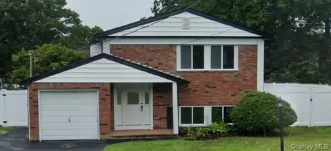 108 Dorchester Rd, Lake Ronkonkoma, NY 11779