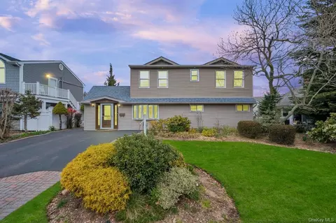 11 Berry Ln, Hicksville, NY 11801