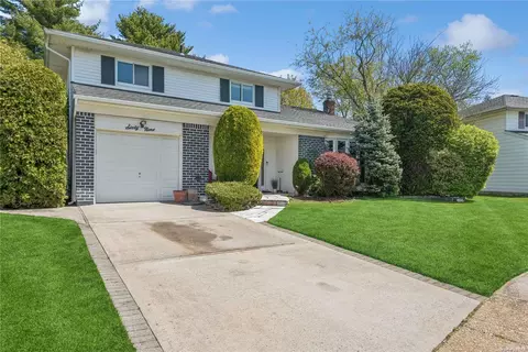69 Sunnyside Ln, Westbury, NY 11590