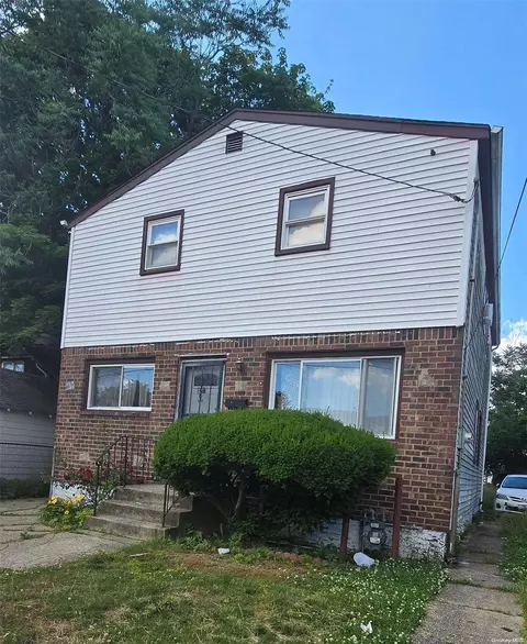 11 Hoff Ct, Hempstead, NY 11550