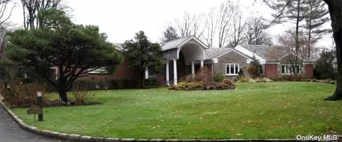 2 Martin Ct, North Hempstead, NY 11024
