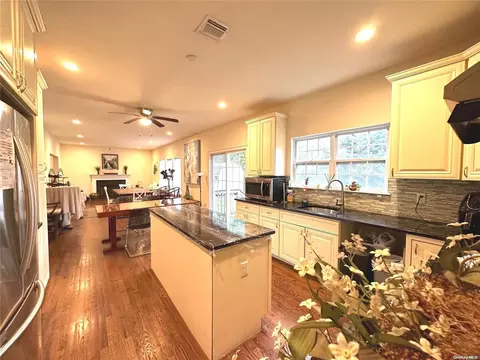 384 Pond Path, Setauket, NY 11733