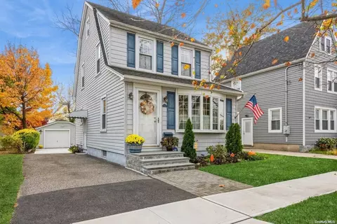 66 Princeton St, North Hempstead, NY 11596