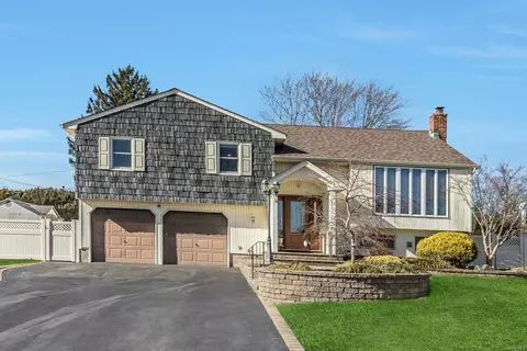 52 Harvest Ln, Commack, NY 11725