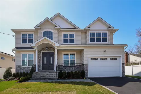 232 Grant St, Massapequa Park, NY 11762
