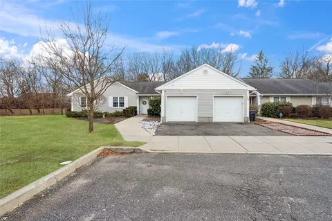 304 Peconic #304, Melville, NY 11747