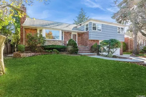 1550 Andrews Ln, East Meadow, NY 11554