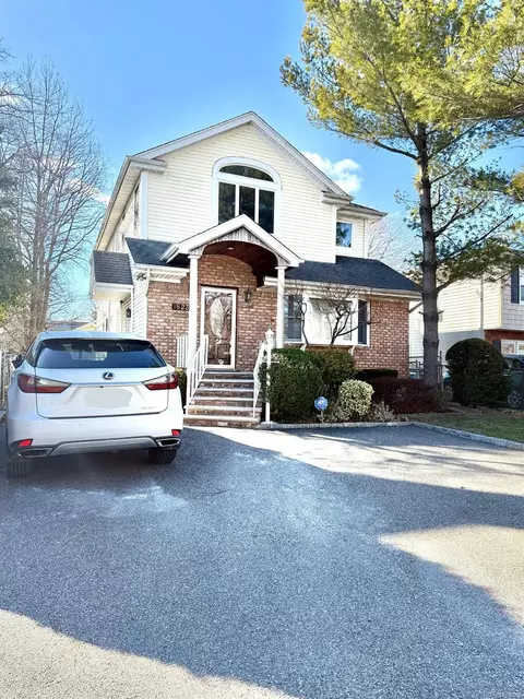1823 Lakeville Rd, North Hempstead, NY 11040