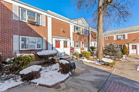 224-39 Manor Rd #UPPER, New York, NY 11427