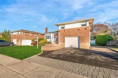 102 Bud Ln, Levittown, NY 11756