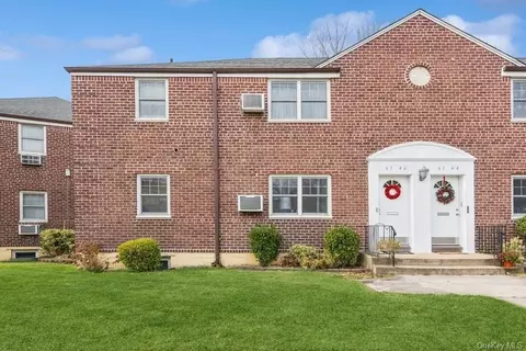 61-46 Little Neck Pkwy #955, Little Neck, NY 11362