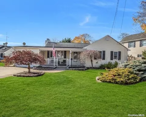 6 Nehring Ave, Babylon, NY 11702