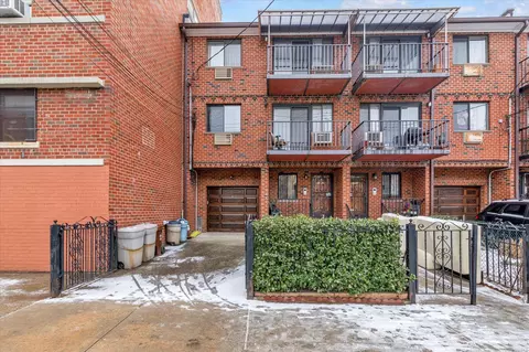 31-17 46th St, New York, NY 11103