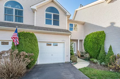 2703 Willow Pond Dr #2703, Riverhead, NY 11901