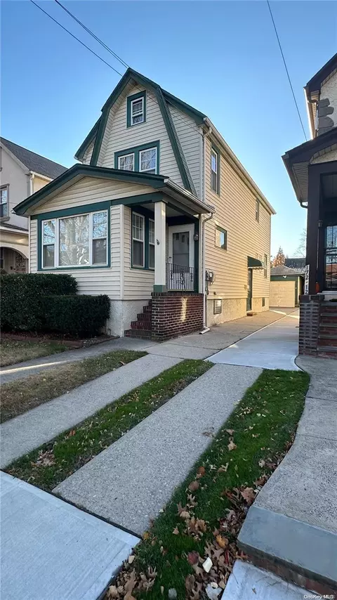 172-14 83rd Ave, New York, NY 11432