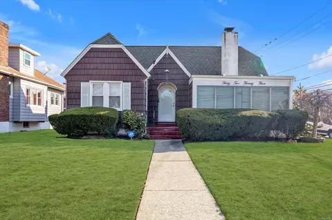 3223 Lawrence Ave, Oceanside, NY 11572