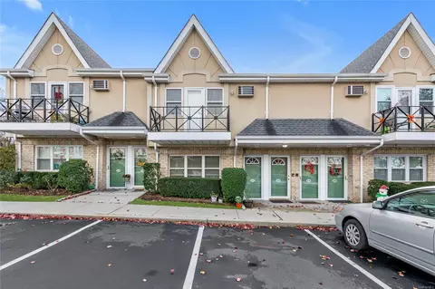 312 Cambridge Ct #312, Glen Cove, NY 11542