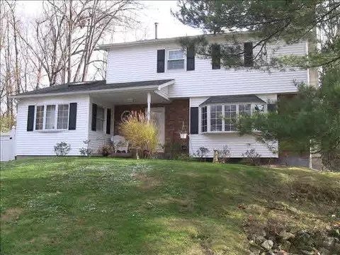 74 Stuart Dr, Poughkeepsie, NY 12603 photo 1