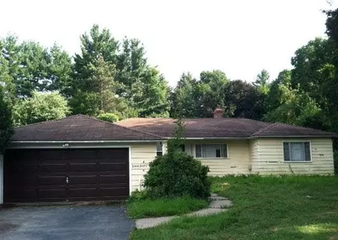 8 Bancroft Rd, Poughkeepsie, NY 12601 photo 1