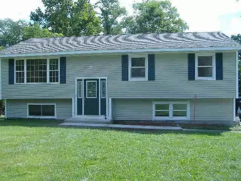 75 Cardinal Dr, Poughkeepsie, NY 12601 photo 1