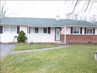 8 Oriole Dr, Poughkeepsie, NY 12601 photo 1