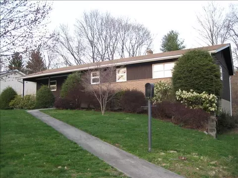 34 Cathy Rd, Poughkeepsie, NY 12603 photo 1