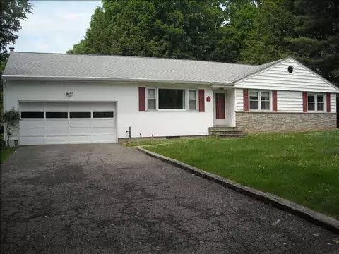 29 Bancroft Rd, Poughkeepsie, NY 12601 photo 1