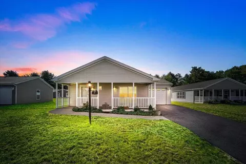 5 Boca Ct, Poughkeepsie, NY 12603