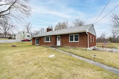 55 Dorsey Ln, Poughkeepsie, NY 12601