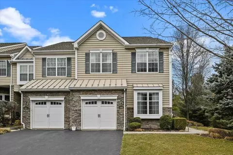 1053 Dutcher Dr, Fishkill, NY 12524 photo 1