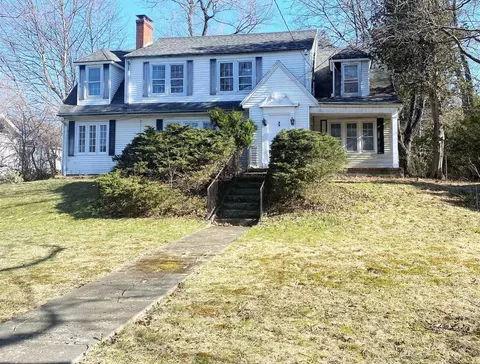 81 Main St, Millerton, NY 12546