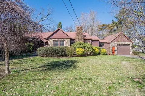 51 Mill St, Rhinebeck, NY 12572