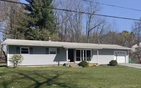 4 Norah Ln, Hyde Park, NY 12538