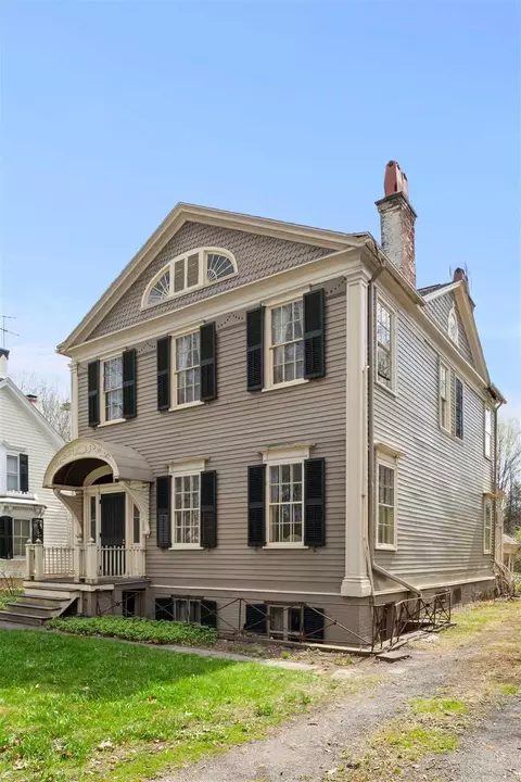11 Broad St, Kinderhook, NY 12106