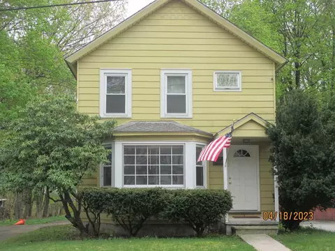 26 Market St, Hyde Park, NY 12538