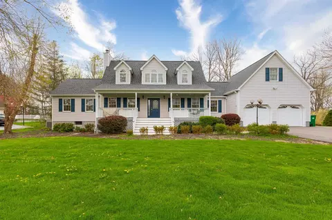 15 Leo Ln, Beekman, NY 12570